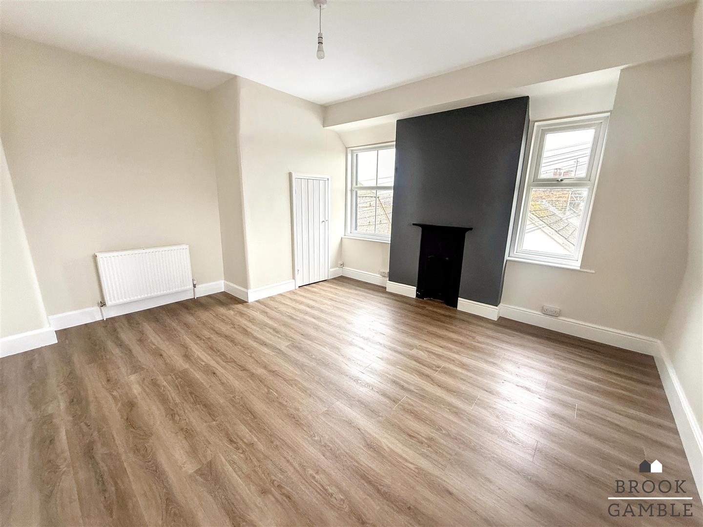 4 Bedroom Apartment. 22 Church Street in Eastbourne,  2